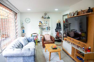 Apartamento de 2 alcobas en venta en Los Rosales, Bogotá, 77 m² · foto 7 de 13
