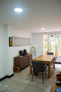 Apartamento de 2 alcobas en venta en Los Rosales, Bogotá, 77 m² · foto 9 de 13