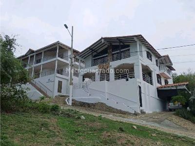 Casa en venta en Bonda, Santa Marta · foto 2 de 16