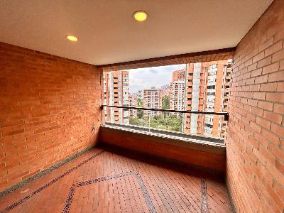 Apartamento de 3 alcobas en venta en Poblado Los Balsos, Medellín, 211 m² · foto 9 de 20