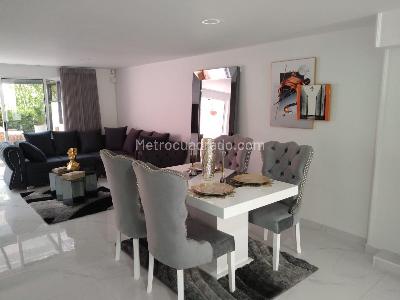 Casa de 3 alcobas en venta en La Frontera, Medellín, 230 m² · foto 2 de 18