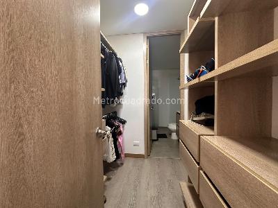 Apartamento de 1 alcoba en venta en El Poblado El Tesoro, Medellín, 68 m² · foto 10 de 13