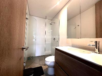 Apartamento de 1 alcoba en venta en El Poblado El Tesoro, Medellín, 68 m² · foto 11 de 13