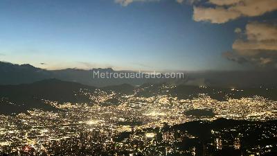 Casa de 2 alcobas en venta en El Poblado Las Palmas, Medellín, 300 m² · foto 13 de 15