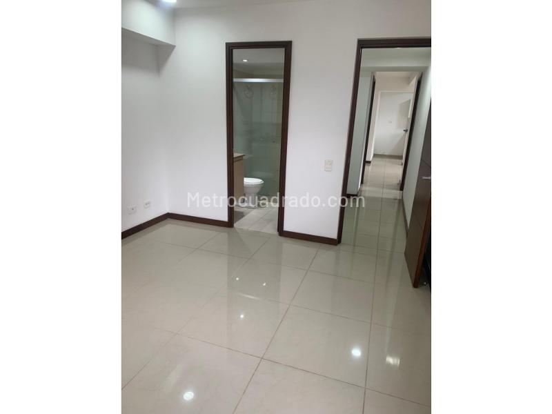 2BR Apartment with Balcony & Amenities in Altos de Calasanz - 2