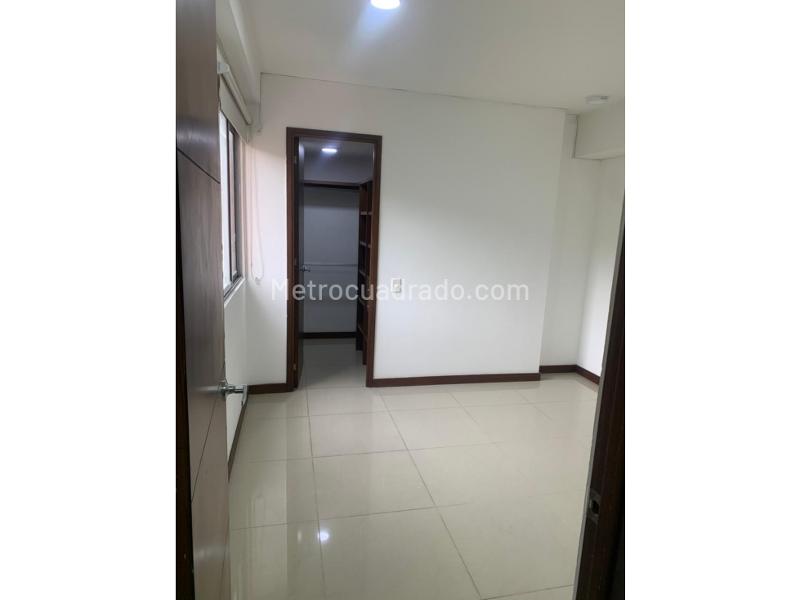 2BR Apartment with Balcony & Amenities in Altos de Calasanz - 5