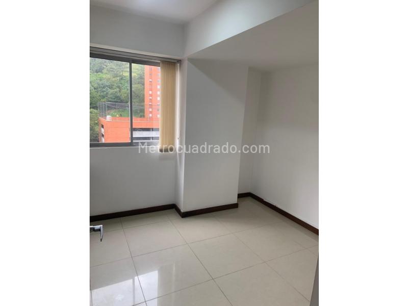 2BR Apartment with Balcony & Amenities in Altos de Calasanz - 7