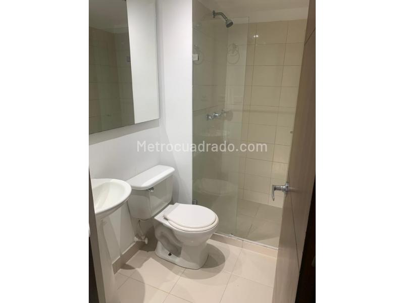 2BR Apartment with Balcony & Amenities in Altos de Calasanz - 9