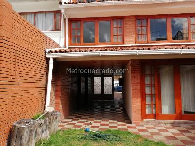 Casa de 5 alcobas en venta en Cedro Golf, Bogotá, 400 m² · foto 2 de 19