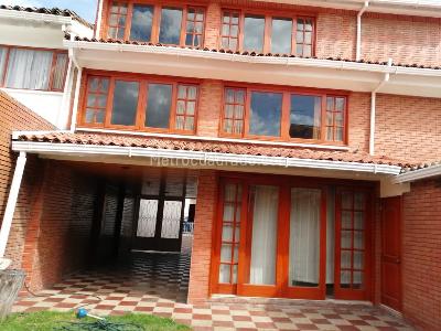 Casa de 5 alcobas en venta en Cedro Golf, Bogotá, 400 m² · foto 3 de 19