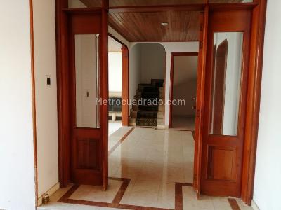 Casa de 5 alcobas en venta en Cedro Golf, Bogotá, 400 m² · foto 4 de 19
