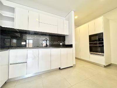 Apartamento en venta en Bella Suiza, Bogotá · foto 4 de 14