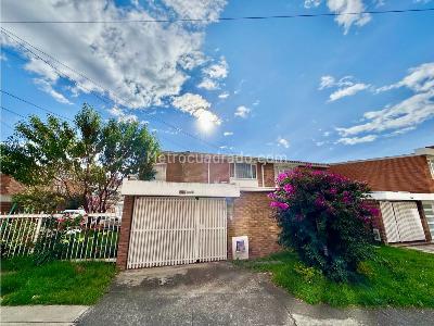 Casa en venta en Niza, Bogotá · foto 2 de 20