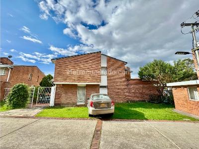 Casa en venta en Niza, Bogotá · foto 3 de 20