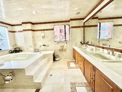 Apartamento de 4 alcobas en venta en Country Club, Bogotá, 380 m² · foto 19 de 20