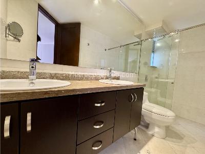 Apartamento de 3 alcobas en venta en Chico, Bogotá, 210 m² · foto 13 de 18
