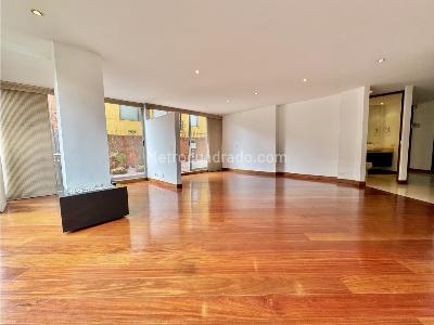 Apartamento de 3 alcobas en venta en Chico, Bogotá, 210 m² · foto 2 de 18