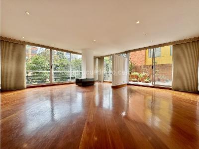 Apartamento de 3 alcobas en venta en Chico, Bogotá, 210 m² · foto 3 de 18