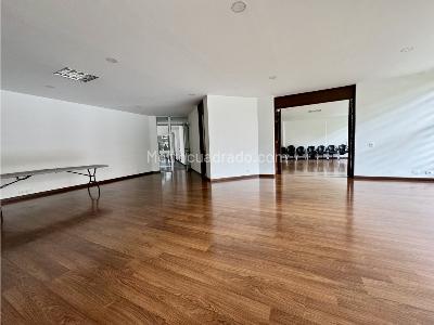 Apartamento de 3 alcobas en venta en Chico, Bogotá, 210 m² · foto 9 de 18