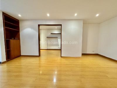 Apartaestudio en venta en Chico Navarra, Bogotá, 70 m² · foto 2 de 15