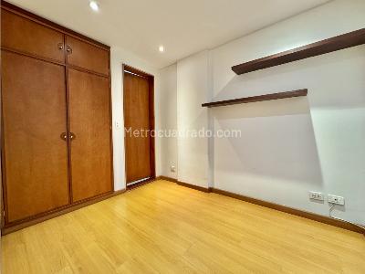 Apartaestudio en venta en Chico Navarra, Bogotá, 70 m² · foto 4 de 15