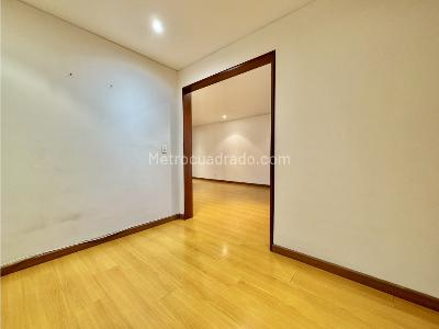 Apartaestudio en venta en Chico Navarra, Bogotá, 70 m² · foto 5 de 15