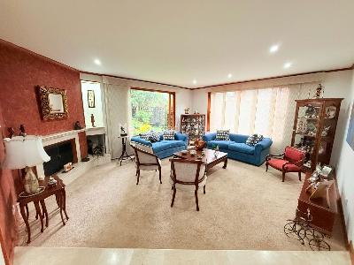 Casa de 3 alcobas en venta en San Jose De Bavaria, Bogotá, 410 m² · foto 2 de 20