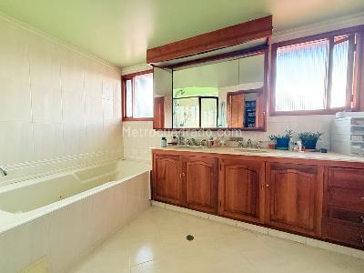 Casa de 3 alcobas en venta en San Jose De Bavaria, Bogotá, 410 m² · foto 7 de 20