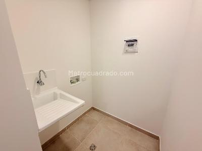 Apartaestudio en venta en Los Alcazares, Bogotá, 58 m² · foto 2 de 18
