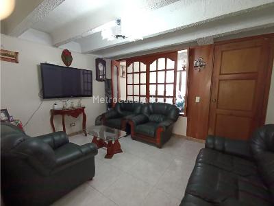 Casa en venta en Villa Alsacia, Bogotá · foto 3 de 13