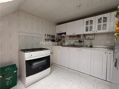 Casa en venta en Villa Alsacia, Bogotá · foto 4 de 13