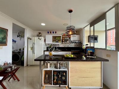 Apartamento de 2 alcobas en venta en Los Balsos No 2, Medellín, 76 m² · foto 2 de 11