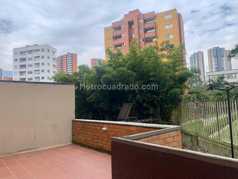 Apartamento amplio de 3 habitaciones con terraza en La Doctora - 2