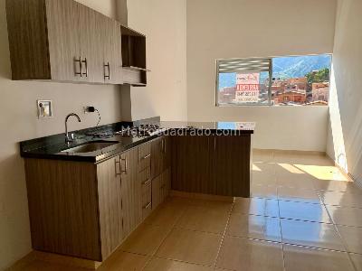 Apartamento de 3 alcobas en venta en Altos De Niquia, Bello, 60 m² · foto 2 de 11