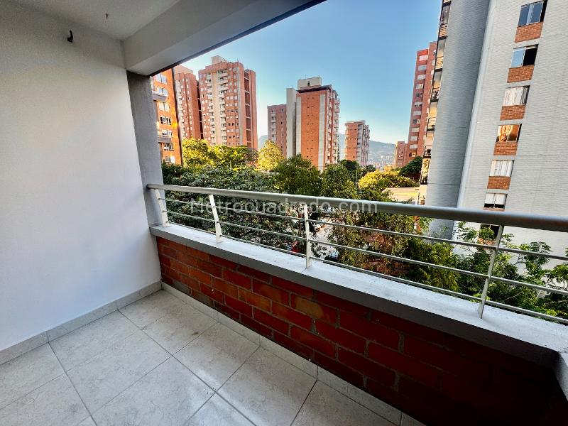Apartamento en Arriendo, LOMA LOS BERNAL, Medellín – pohled 2
