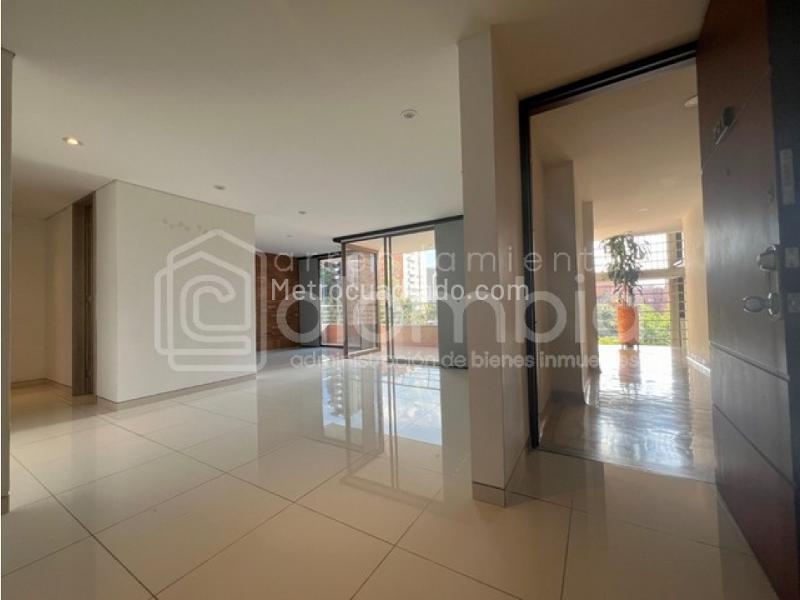 Spacious 3BR Apartment in Loma De Los Parra - 4