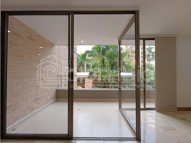 Apartamento Moderno de 2 Alcobas con Terraza en Loma de los Parra - 5