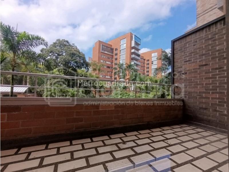 Apartamento Moderno de 2 Alcobas con Terraza en Loma de los Parra - 7