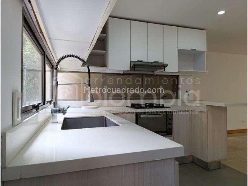 Apartamento Moderno de 2 Alcobas con Terraza en Loma de los Parra - 9