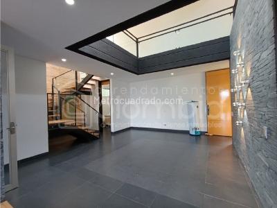 Casa de 4 alcobas en venta en Loma El Atravesado, Envigado, 380 m² · foto 15 de 20