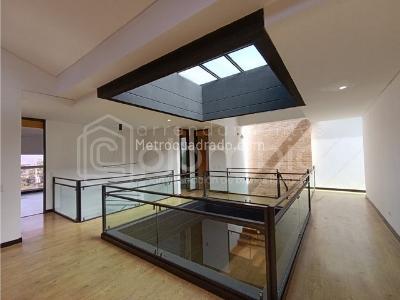 Casa de 4 alcobas en venta en Loma El Atravesado, Envigado, 380 m² · foto 17 de 20