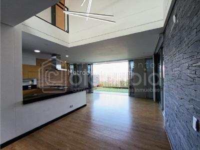 Casa de 4 alcobas en venta en Loma El Atravesado, Envigado, 380 m² · foto 3 de 20