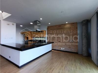 Casa de 4 alcobas en venta en Loma El Atravesado, Envigado, 380 m² · foto 4 de 20
