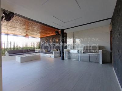Casa de 4 alcobas en venta en Loma El Atravesado, Envigado, 380 m² · foto 8 de 20