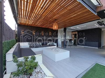 Casa de 4 alcobas en venta en Loma El Atravesado, Envigado, 380 m² · foto 9 de 20