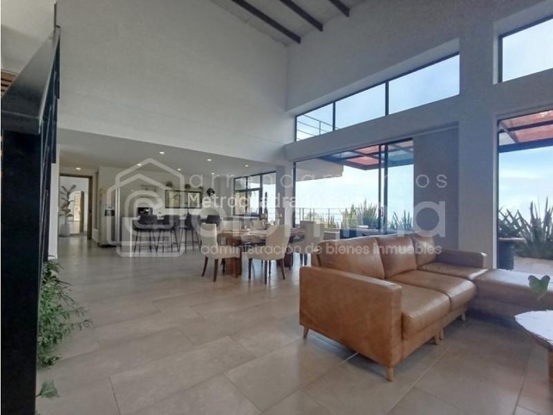 Casa – Envigado, Valle de Aburrá - Más