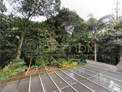 Casa de 3 alcobas en venta en San Lucas, Medellín, 270 m² · foto 15 de 20