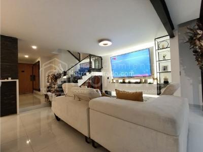 Casa de 3 alcobas en venta en San Lucas, Medellín, 270 m² · foto 2 de 20