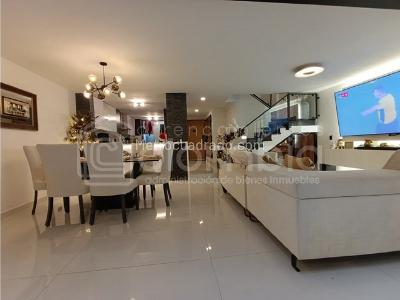 Casa de 3 alcobas en venta en San Lucas, Medellín, 270 m² · foto 3 de 20