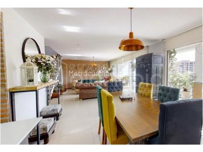 Casa de 4 alcobas en venta en Loma Del Chocho, Envigado, 258 m² · foto 3 de 20